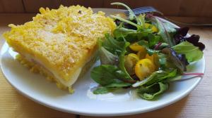 Saffron rice pie with ham and cheese